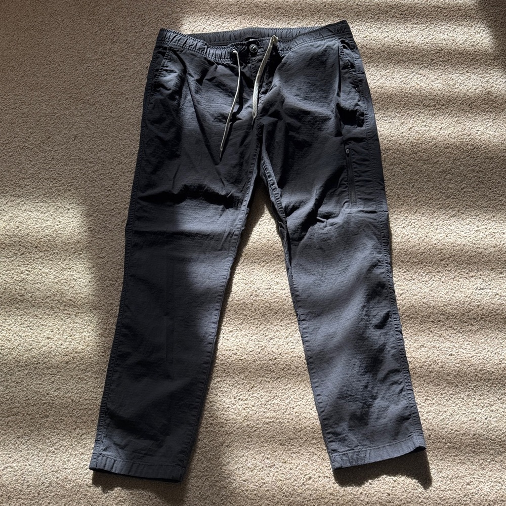 Vuori Women's Black Joggers